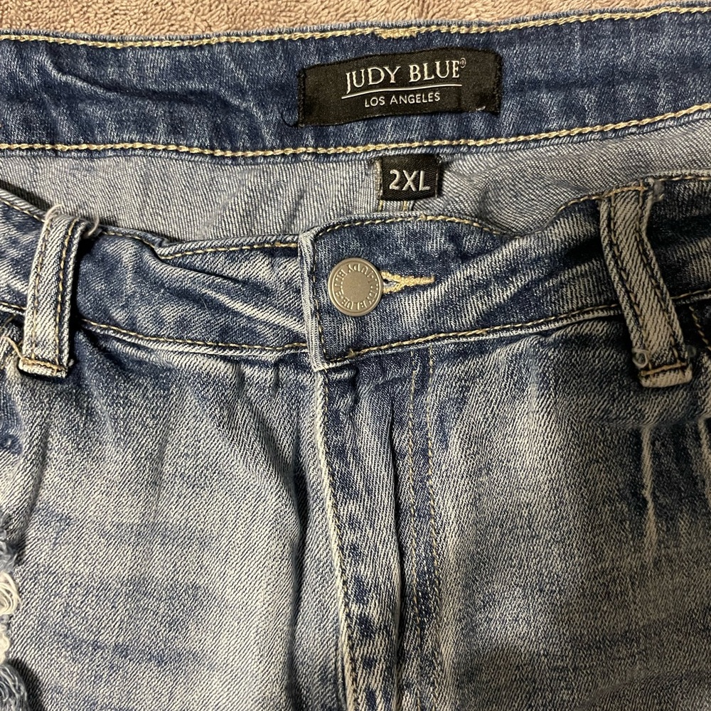 Judy blue distressed shorts. Worn once. Good condition. Size 2XL